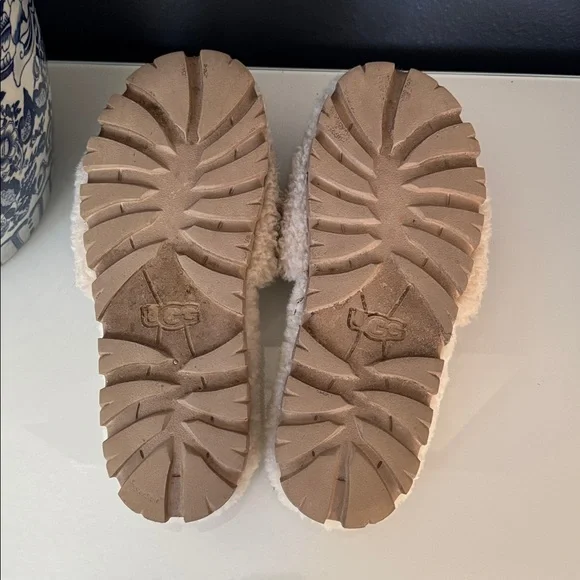 UGG Cream and Black Fuzzy Slippers - Picture 5 of 5